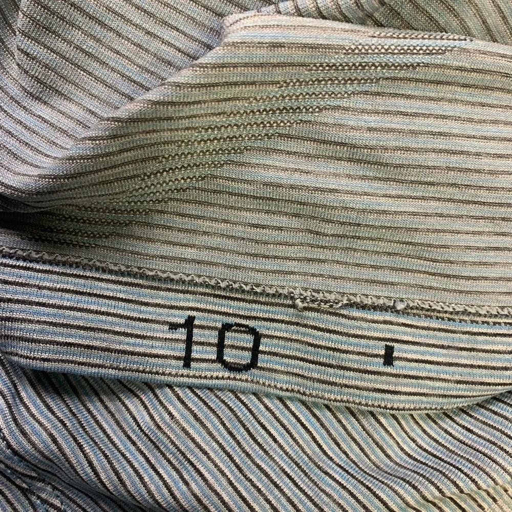 Lululemon Lightweight Stretch Running Tank Top Size 10 (0591) - Picture 5 of 5